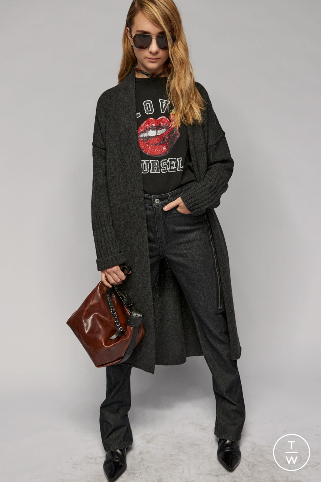 Fashion Week Paris Fall/Winter 2021 look 22 from the Zadig&Voltaire collection 女装