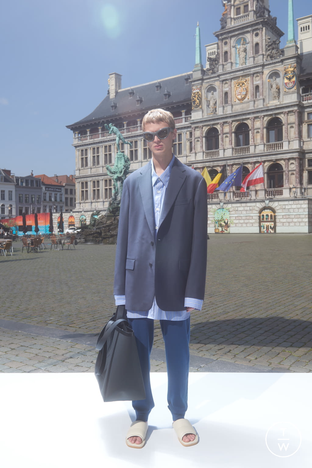 Fashion Week Paris Spring/Summer 2022 look 22 from the Dries Van Noten collection 男装