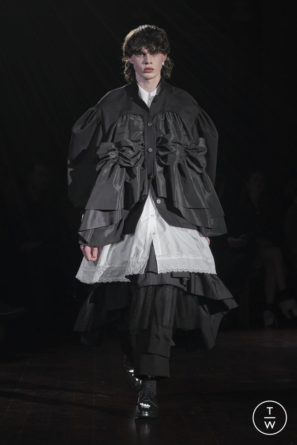 Fashion Week London Fall/Winter 2022 look 10 de la collection Simone Rocha womenswear