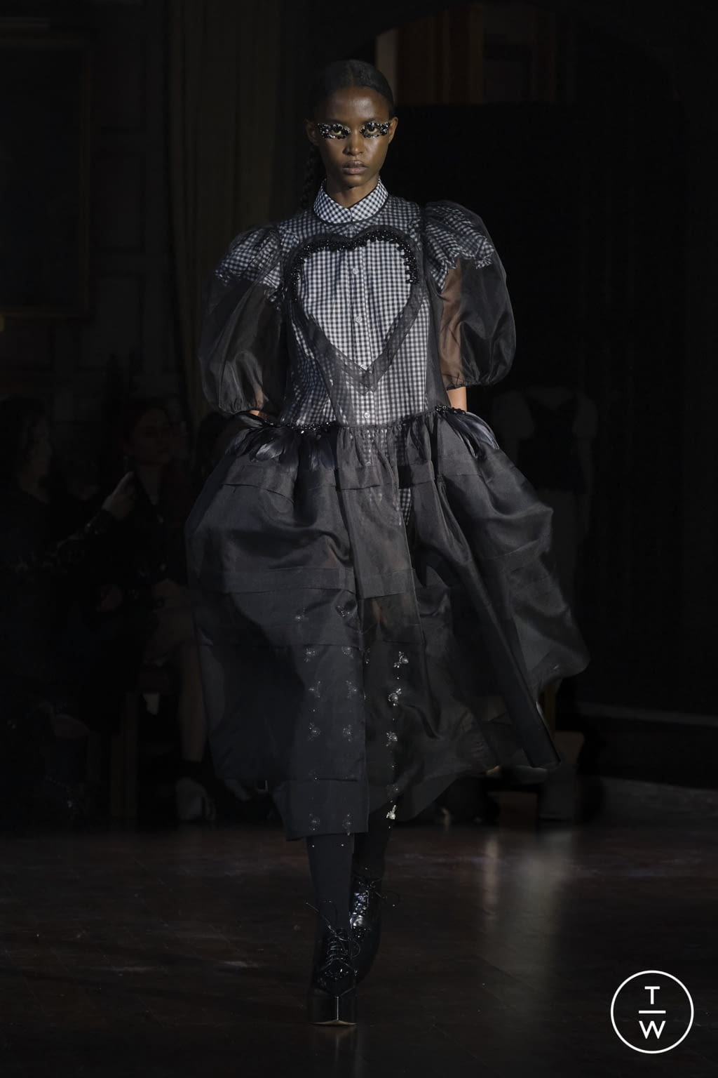 Fashion Week London Fall/Winter 2022 look 11 from the Simone Rocha collection 女装