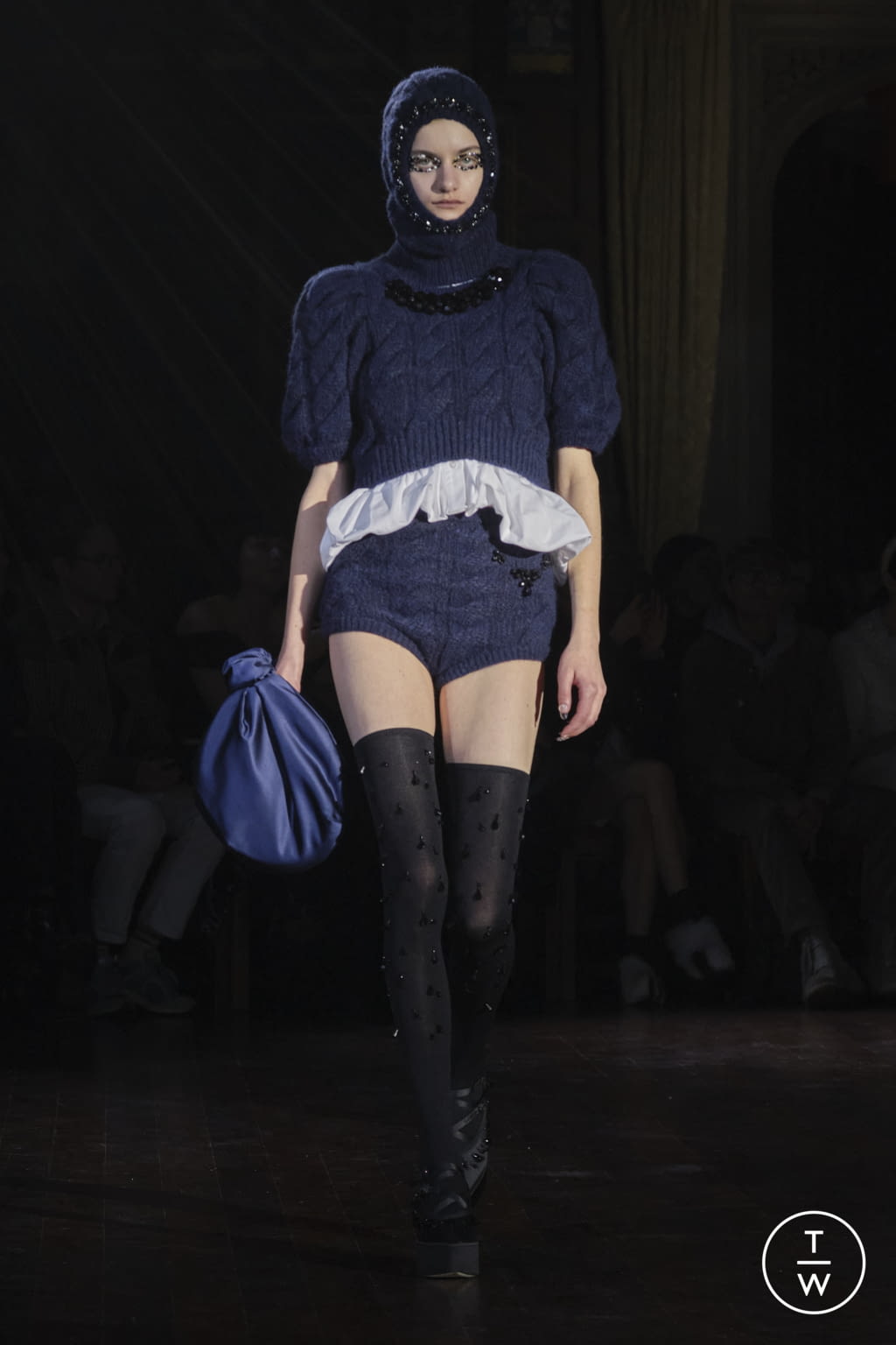 Fashion Week London Fall/Winter 2022 look 17 from the Simone Rocha collection womenswear