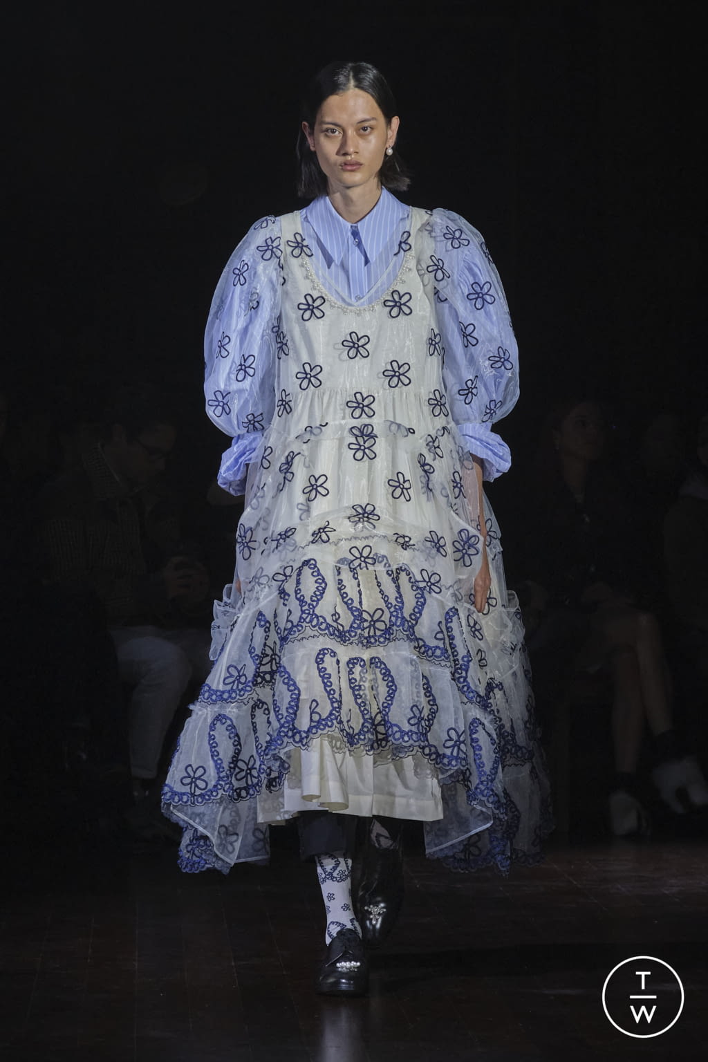 Fashion Week London Fall/Winter 2022 look 19 from the Simone Rocha collection 女装