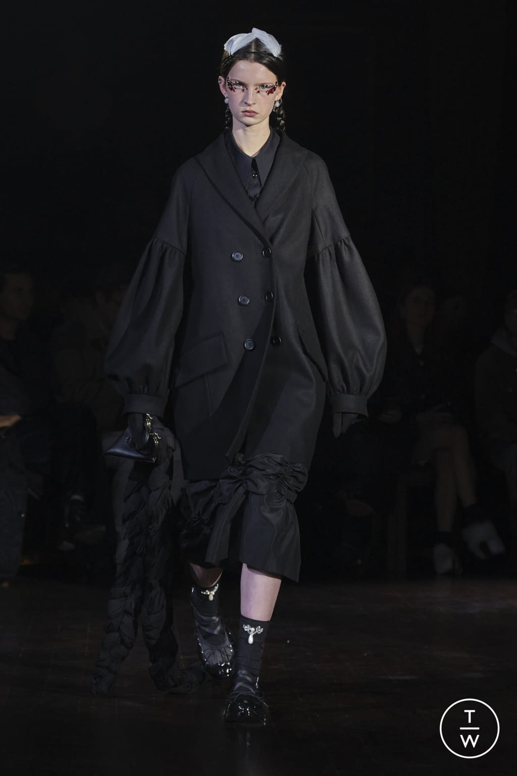 Fashion Week London Fall/Winter 2022 look 2 de la collection Simone Rocha womenswear