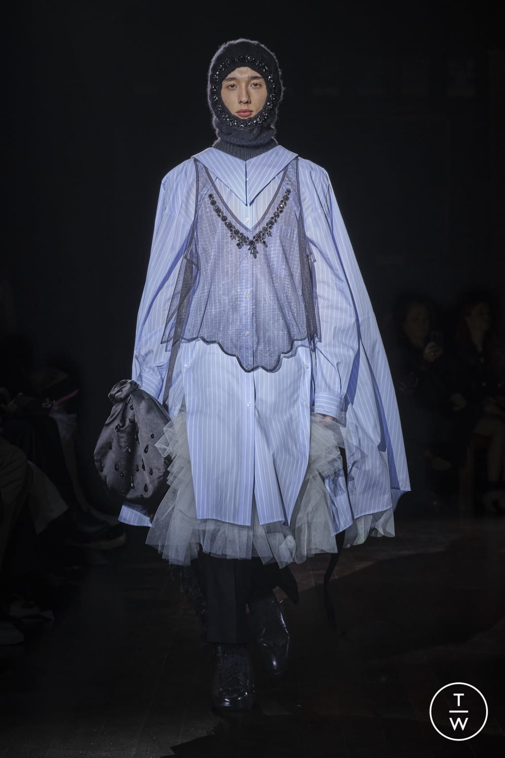 Fashion Week London Fall/Winter 2022 look 21 from the Simone Rocha collection womenswear