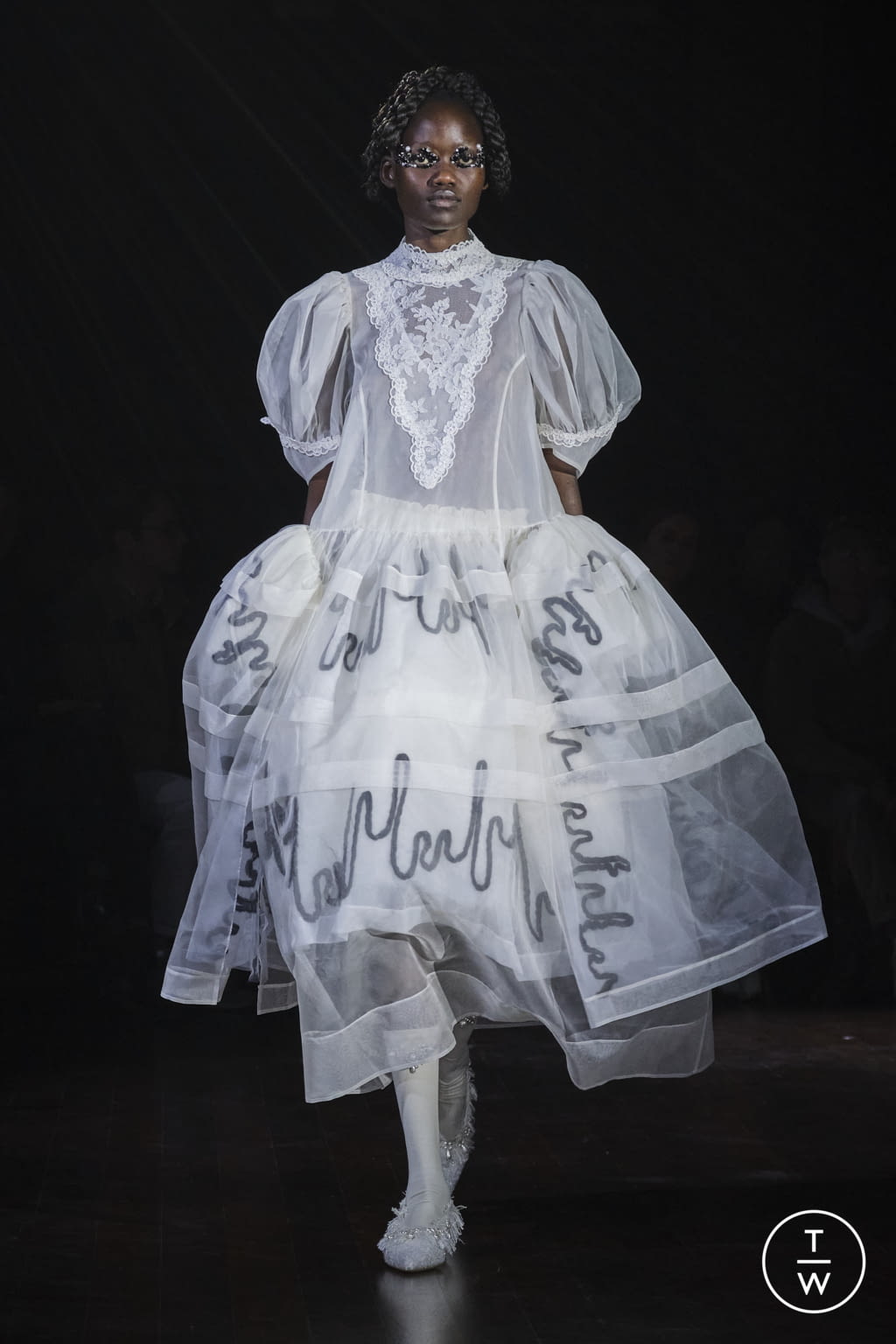 Fashion Week London Fall/Winter 2022 look 22 from the Simone Rocha collection 女装