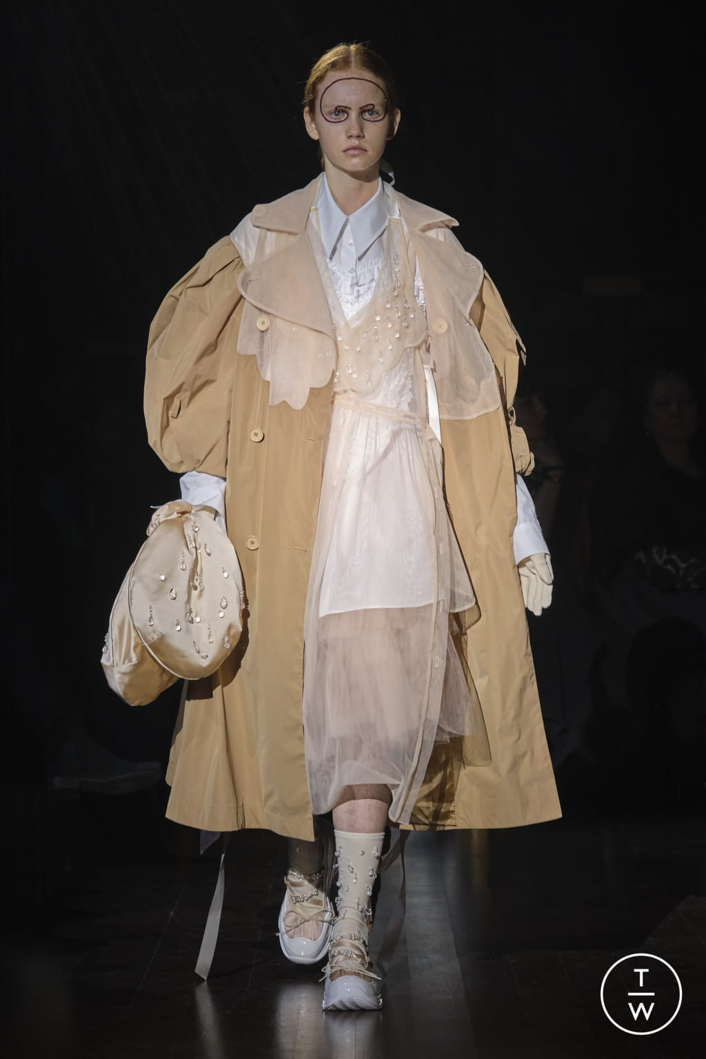 Fashion Week London Fall/Winter 2022 look 24 from the Simone Rocha collection 女装