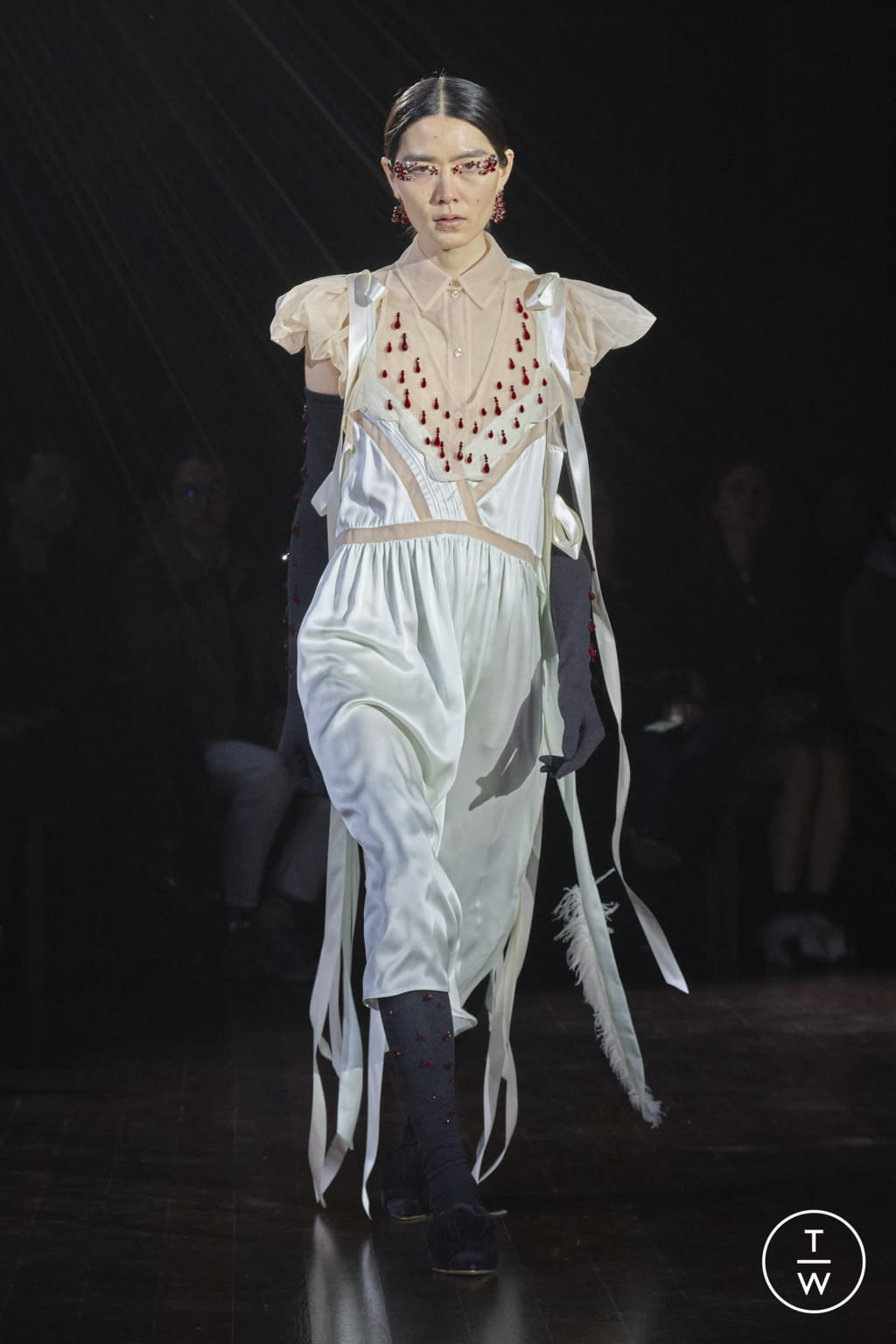 Fashion Week London Fall/Winter 2022 look 25 from the Simone Rocha collection womenswear