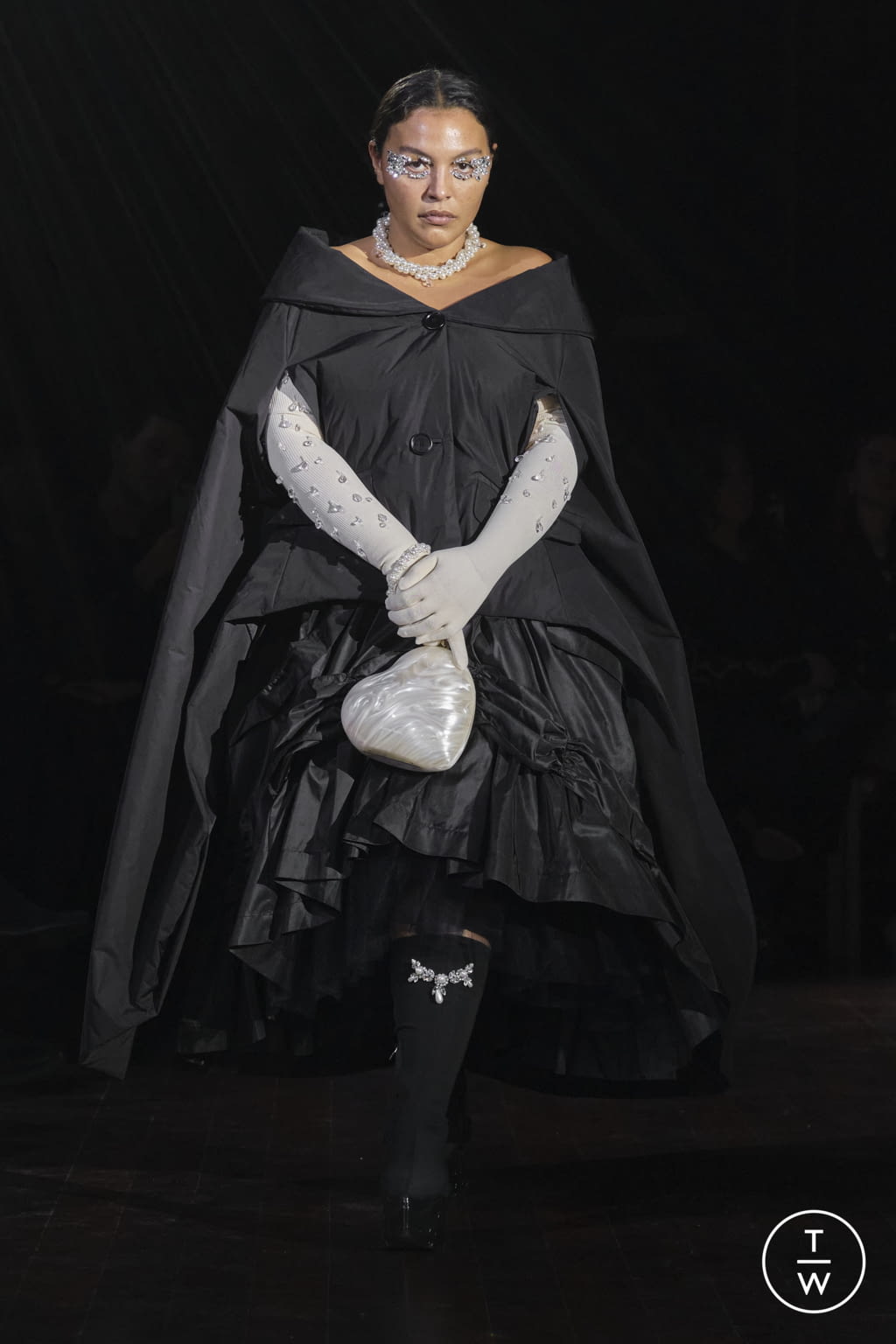 Fashion Week London Fall/Winter 2022 look 28 from the Simone Rocha collection 女装