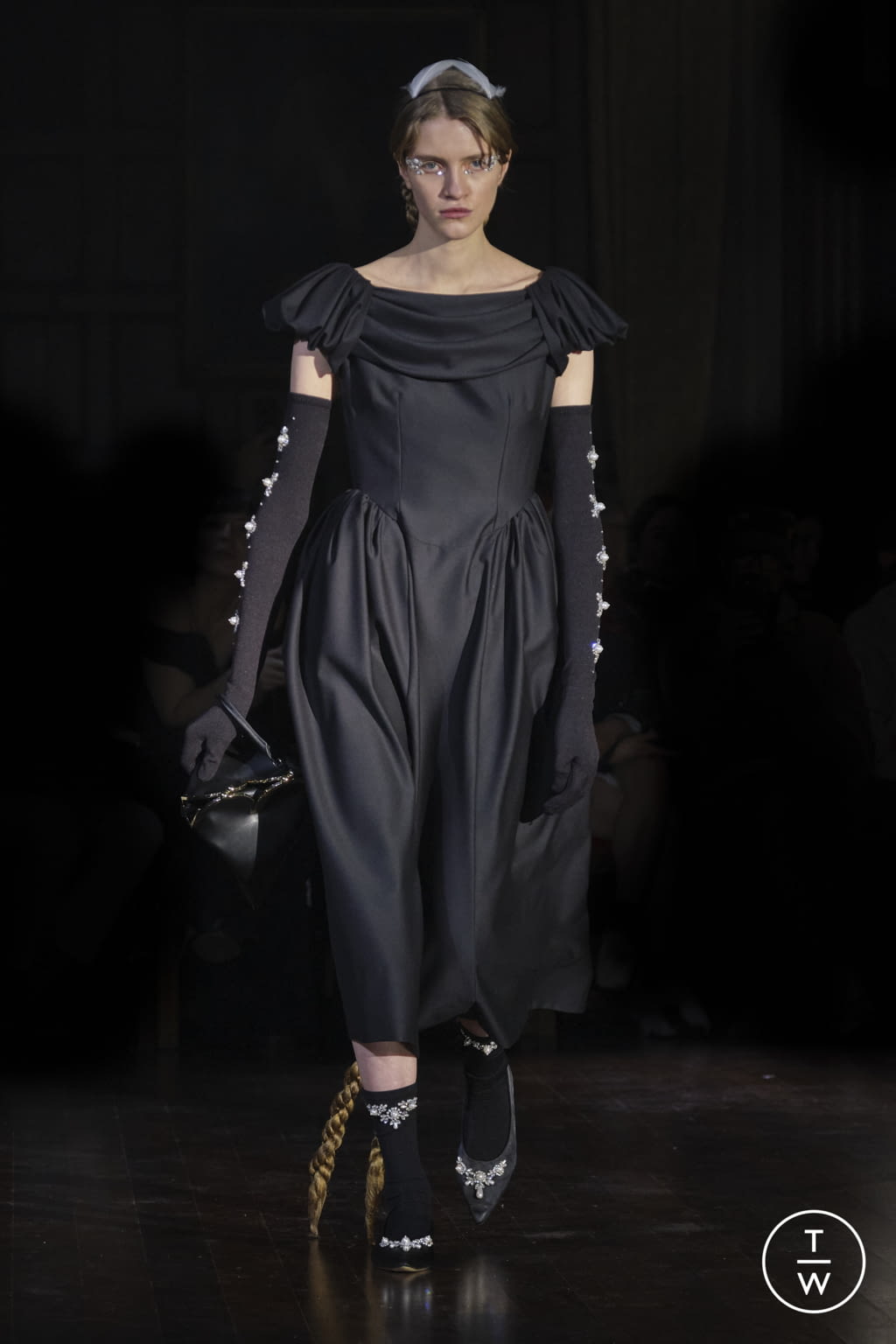 Fashion Week London Fall/Winter 2022 look 32 from the Simone Rocha collection 女装