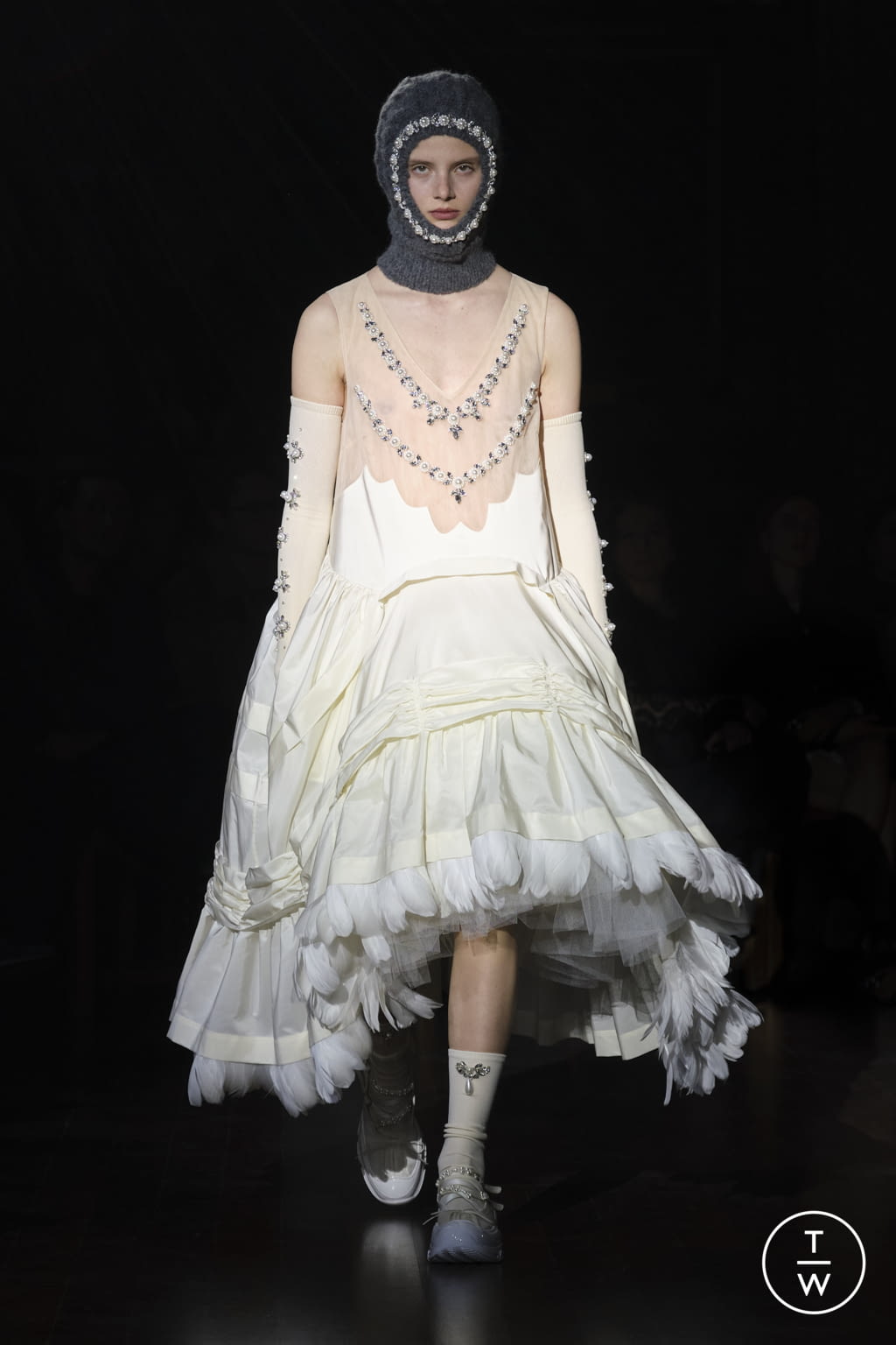 Fashion Week London Fall/Winter 2022 look 36 from the Simone Rocha collection 女装