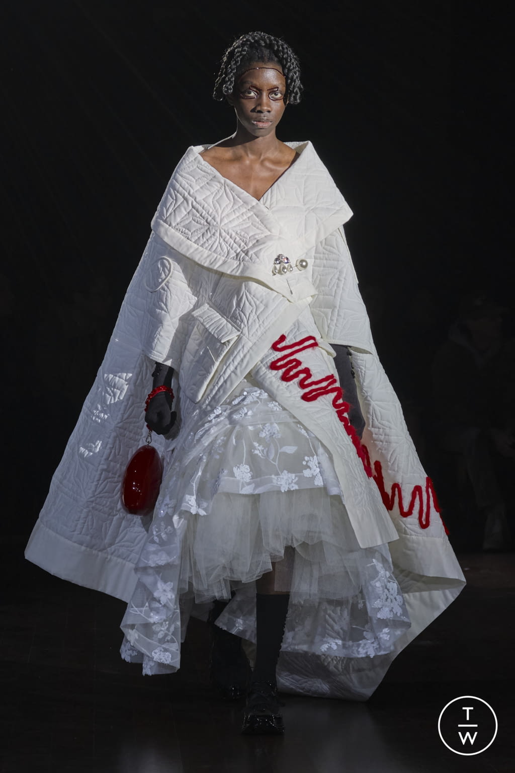 Fashion Week London Fall/Winter 2022 look 37 from the Simone Rocha collection womenswear