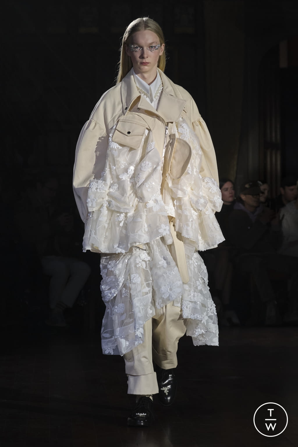 Fashion Week London Fall/Winter 2022 look 38 from the Simone Rocha collection 女装