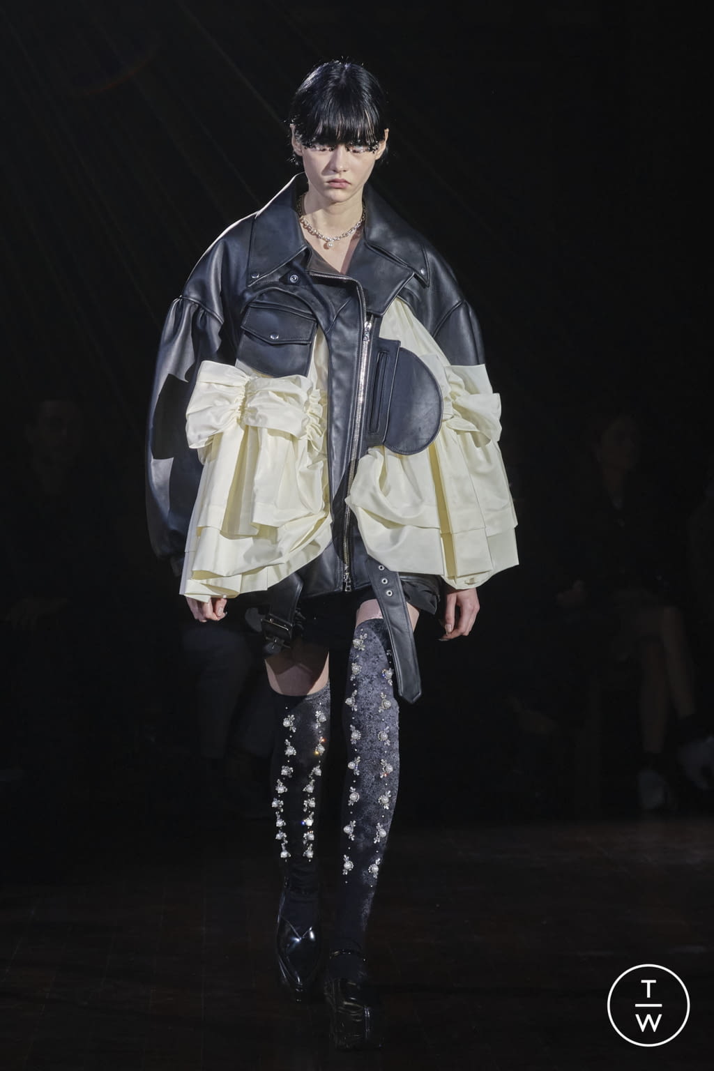 Fashion Week London Fall/Winter 2022 look 4 from the Simone Rocha collection womenswear