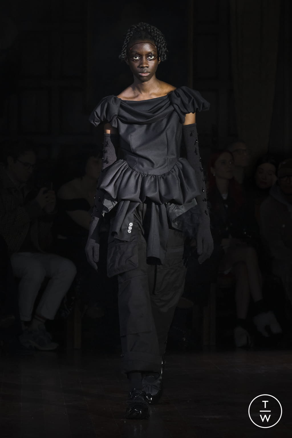 Fashion Week London Fall/Winter 2022 look 5 from the Simone Rocha collection womenswear