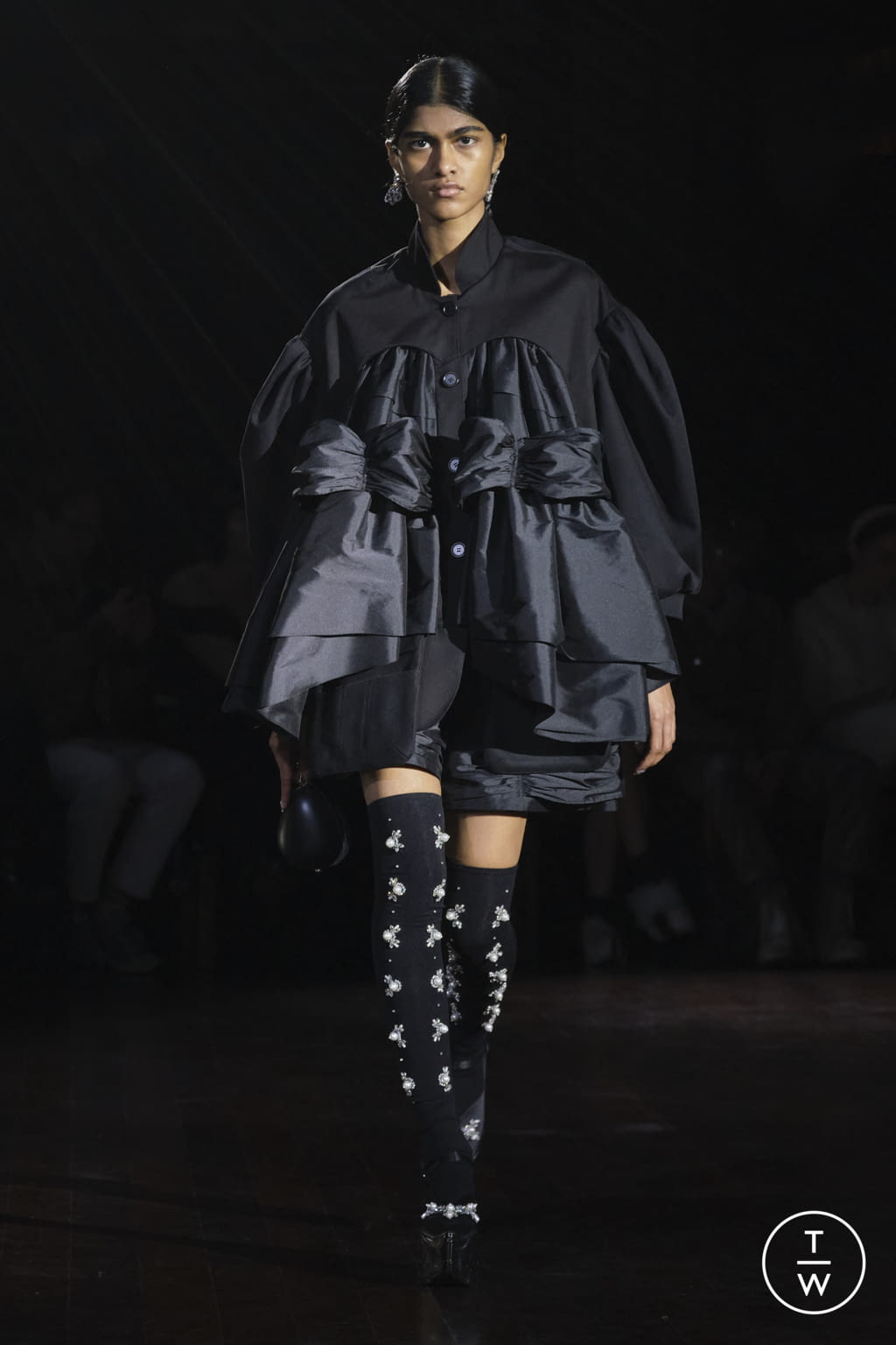 Fashion Week London Fall/Winter 2022 look 7 from the Simone Rocha collection womenswear