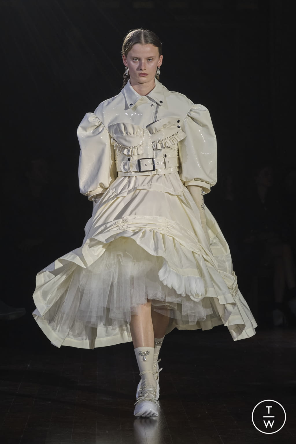 Fashion Week London Fall/Winter 2022 look 8 from the Simone Rocha collection 女装