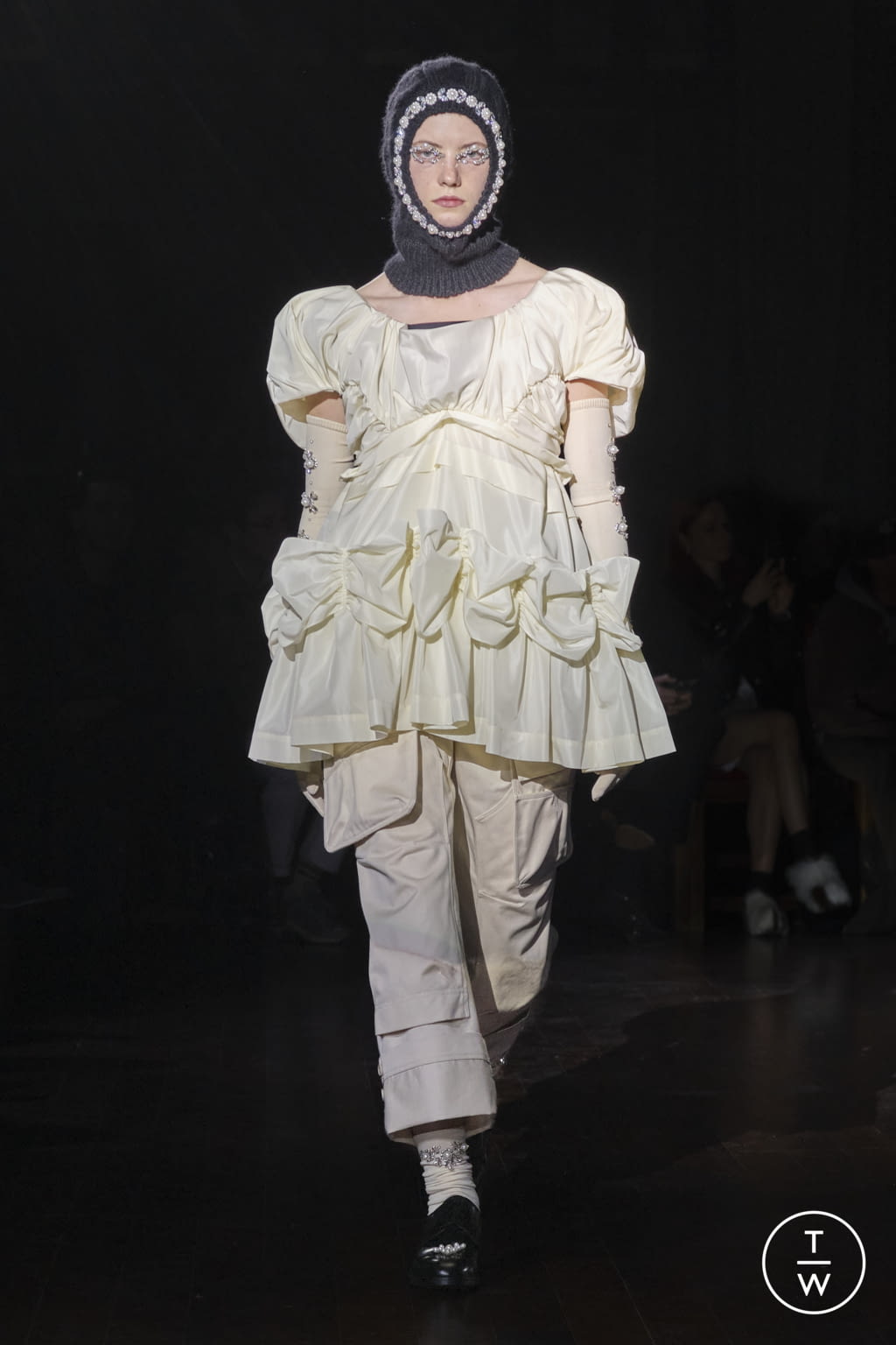Fashion Week London Fall/Winter 2022 look 9 from the Simone Rocha collection 女装