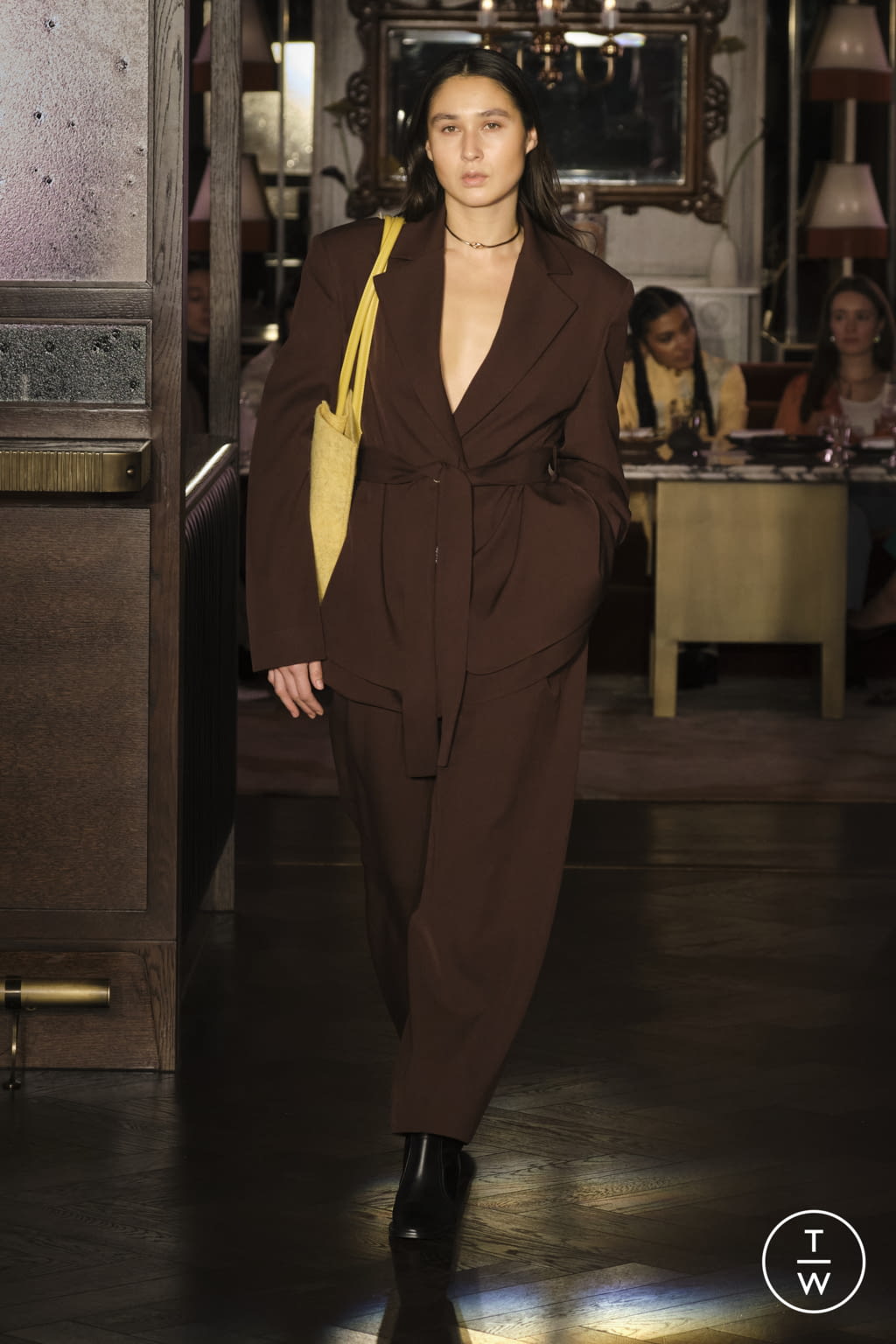 Fashion Week London Fall/Winter 2022 look 5 de la collection Rejina Pyo womenswear