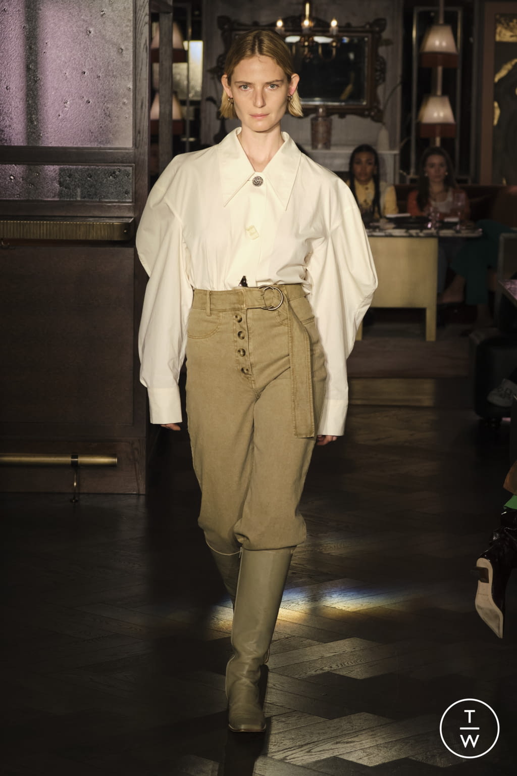 Fashion Week London Fall/Winter 2022 look 36 from the Rejina Pyo collection womenswear