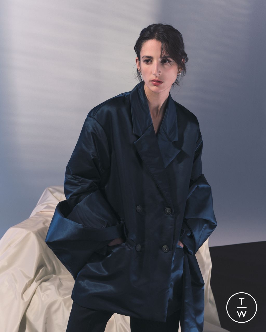 Fashion Week Paris Fall/Winter 2022 look 2 de la collection Loulou Studio womenswear