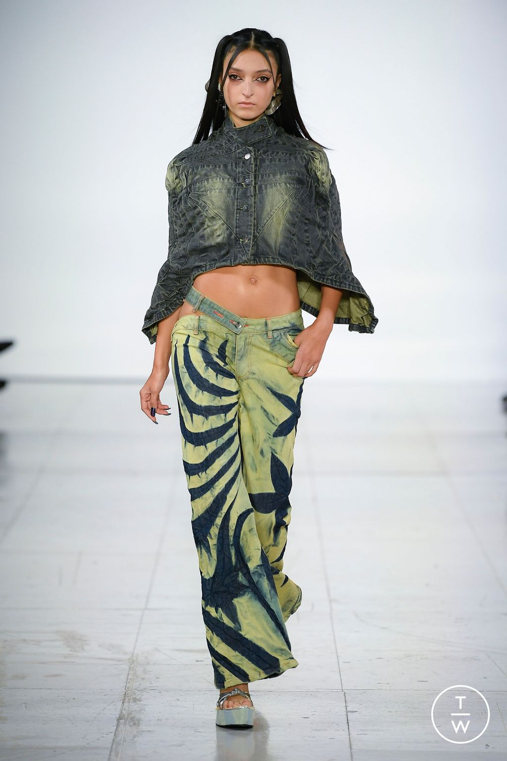 Fashion Week London Spring/Summer 2023 look 12 de la collection Masha Popova womenswear