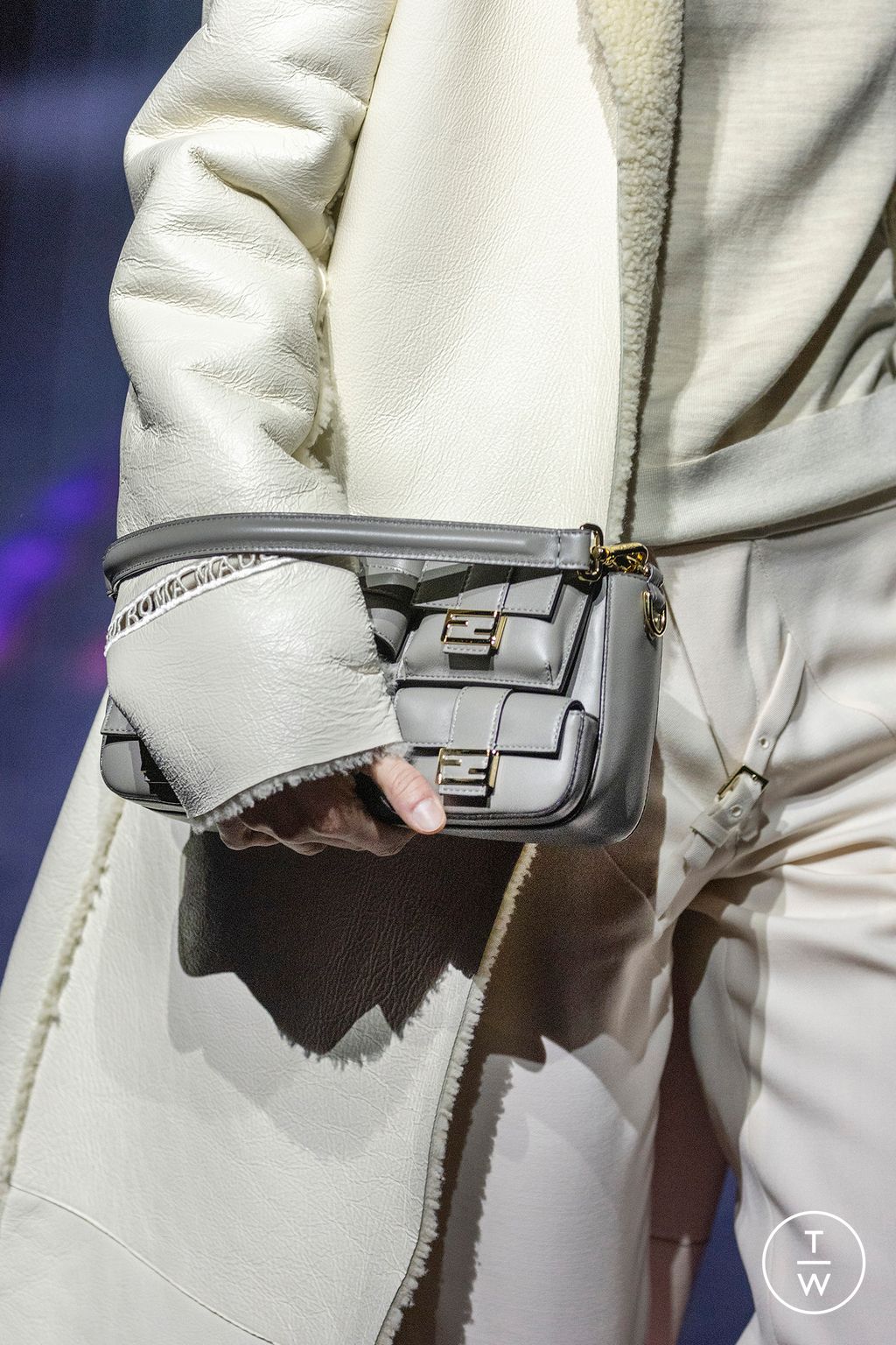 Fashion Week Milan Fall/Winter 2023 look 12 from the Fendi collection 女装配饰