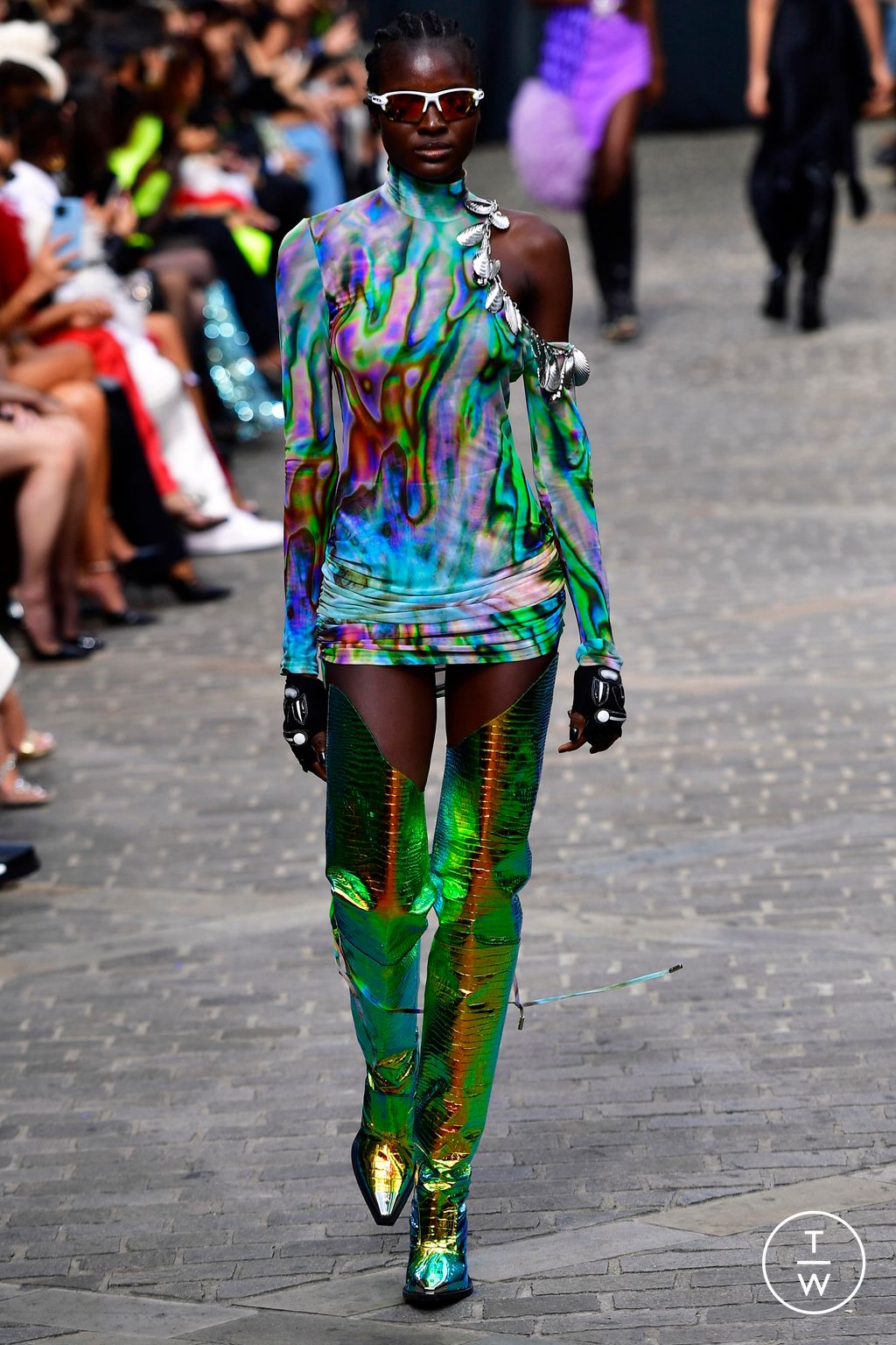 Fashion Week London Spring/Summer 2023 look 26 from the David Koma collection womenswear
