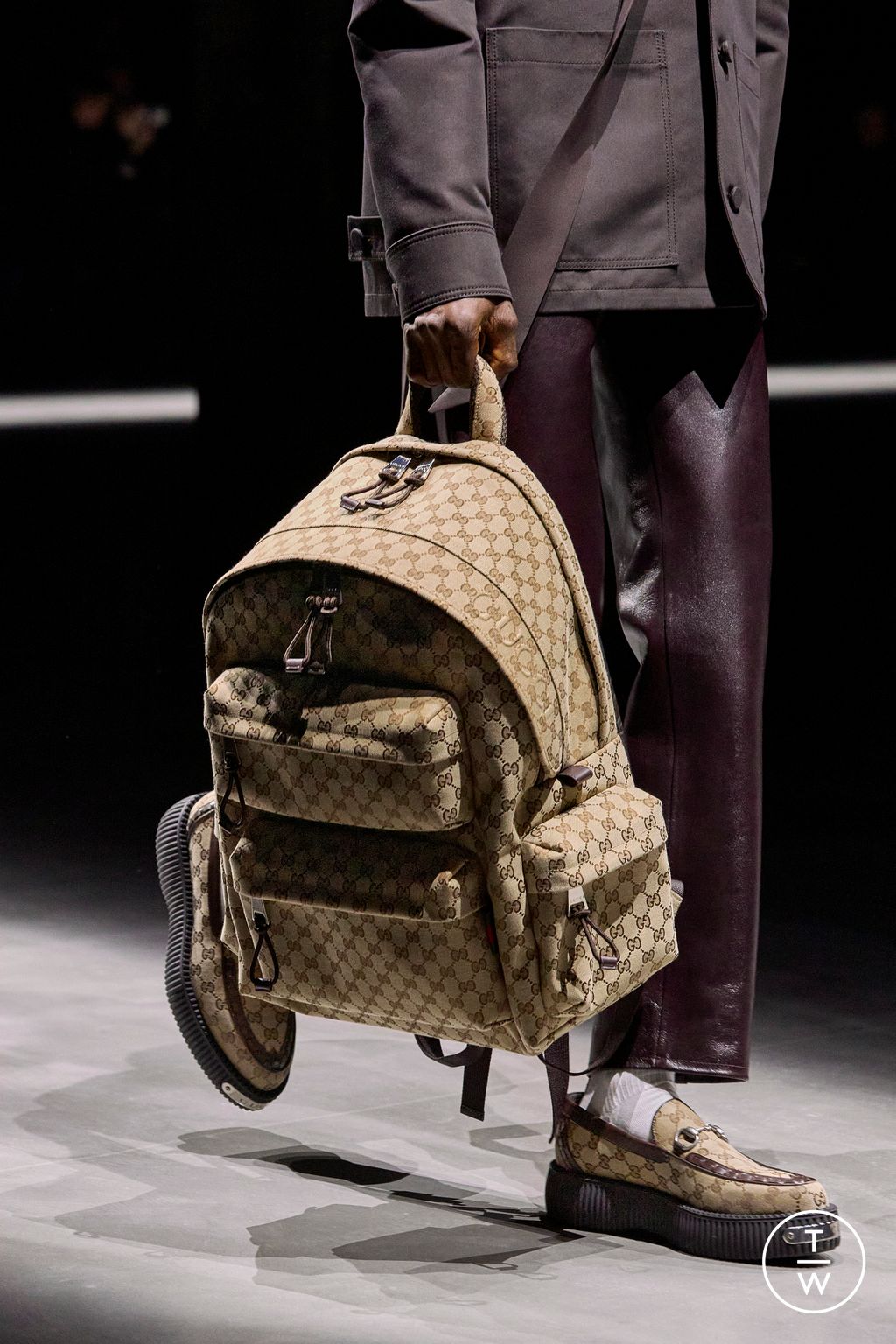 Fashion Week Milan Fall/Winter 2024 look 12 from the Gucci collection menswear accessories