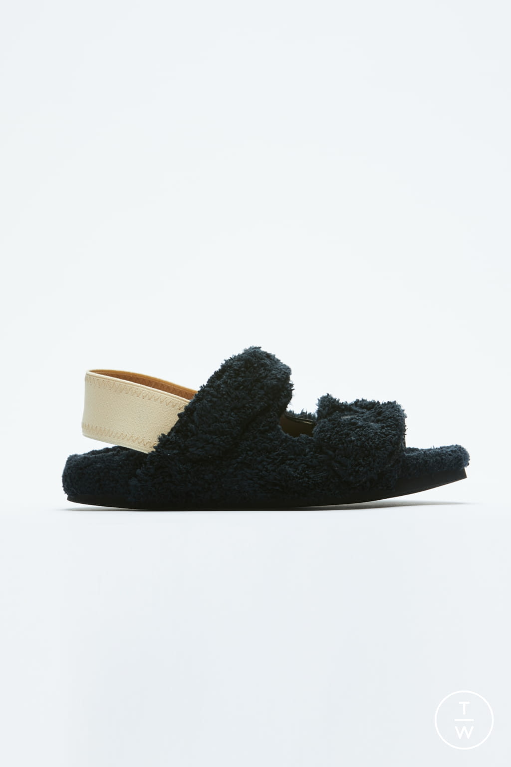 Fashion Week Milan Spring/Summer 2022 look 44 from the N°21 collection womenswear accessories