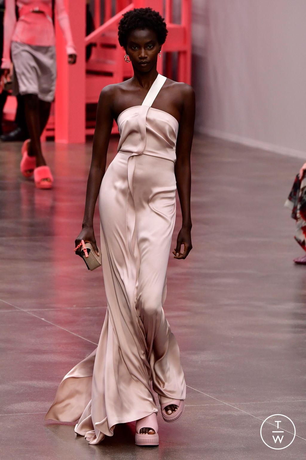 Fashion Week Milan Spring/Summer 2023 look 61 de la collection Fendi womenswear