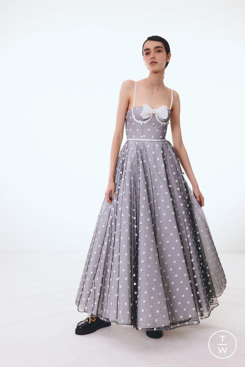 Fashion Week Paris Pre-Fall 2025 look 22 from the Giambattista Valli collection womenswear