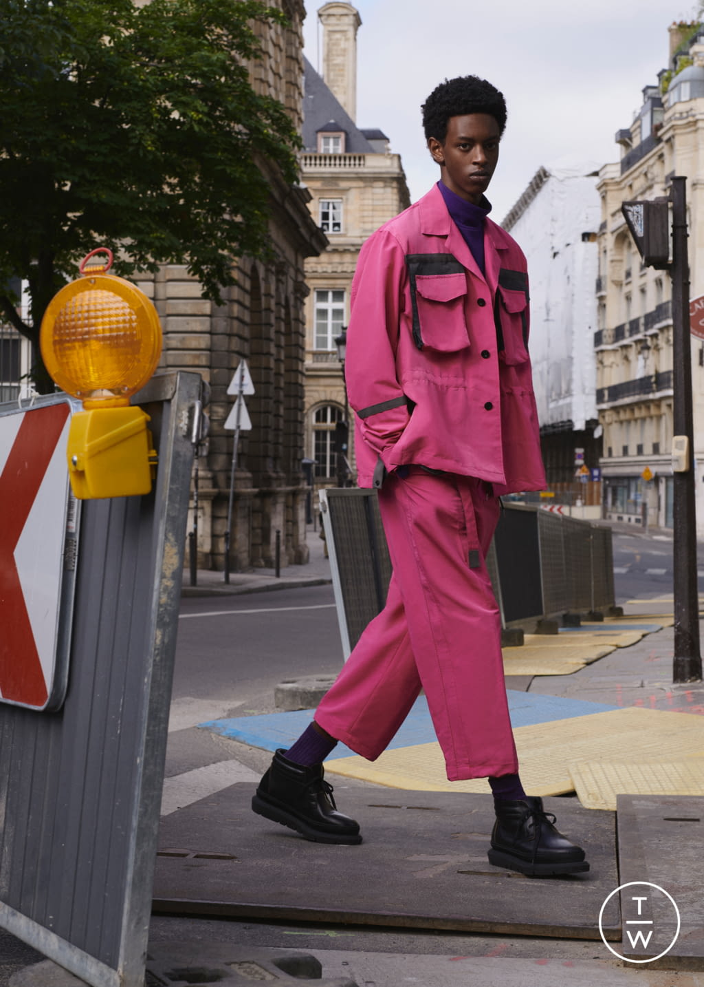 Fashion Week Paris Spring/Summer 2022 look 11 from the Sacai collection menswear