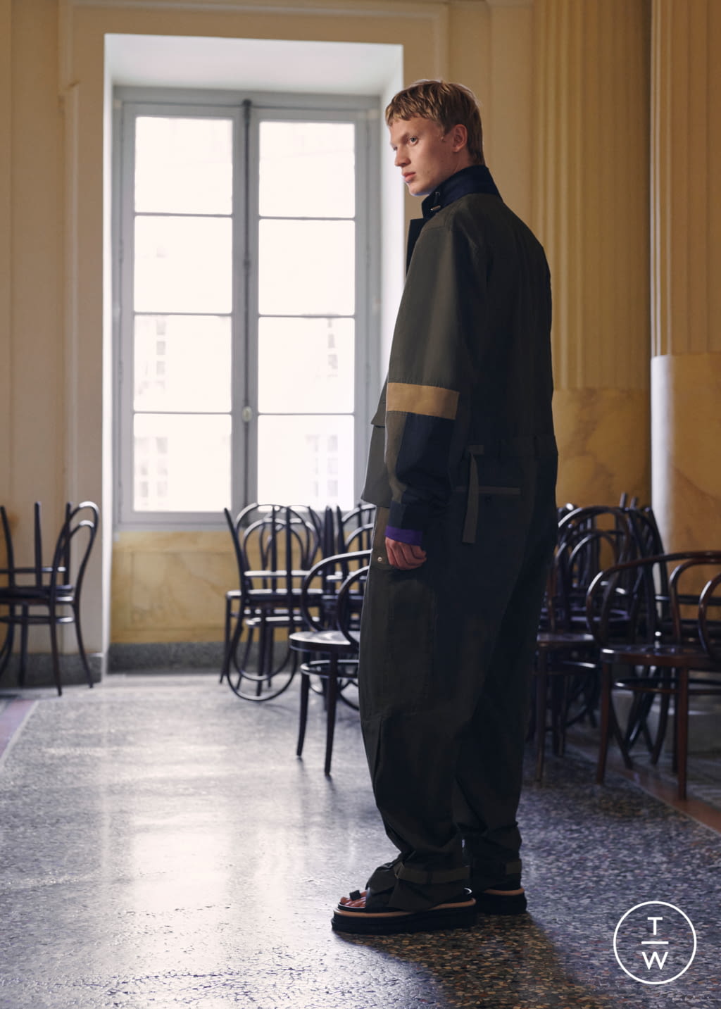 Fashion Week Paris Spring/Summer 2022 look 12 from the Sacai collection menswear