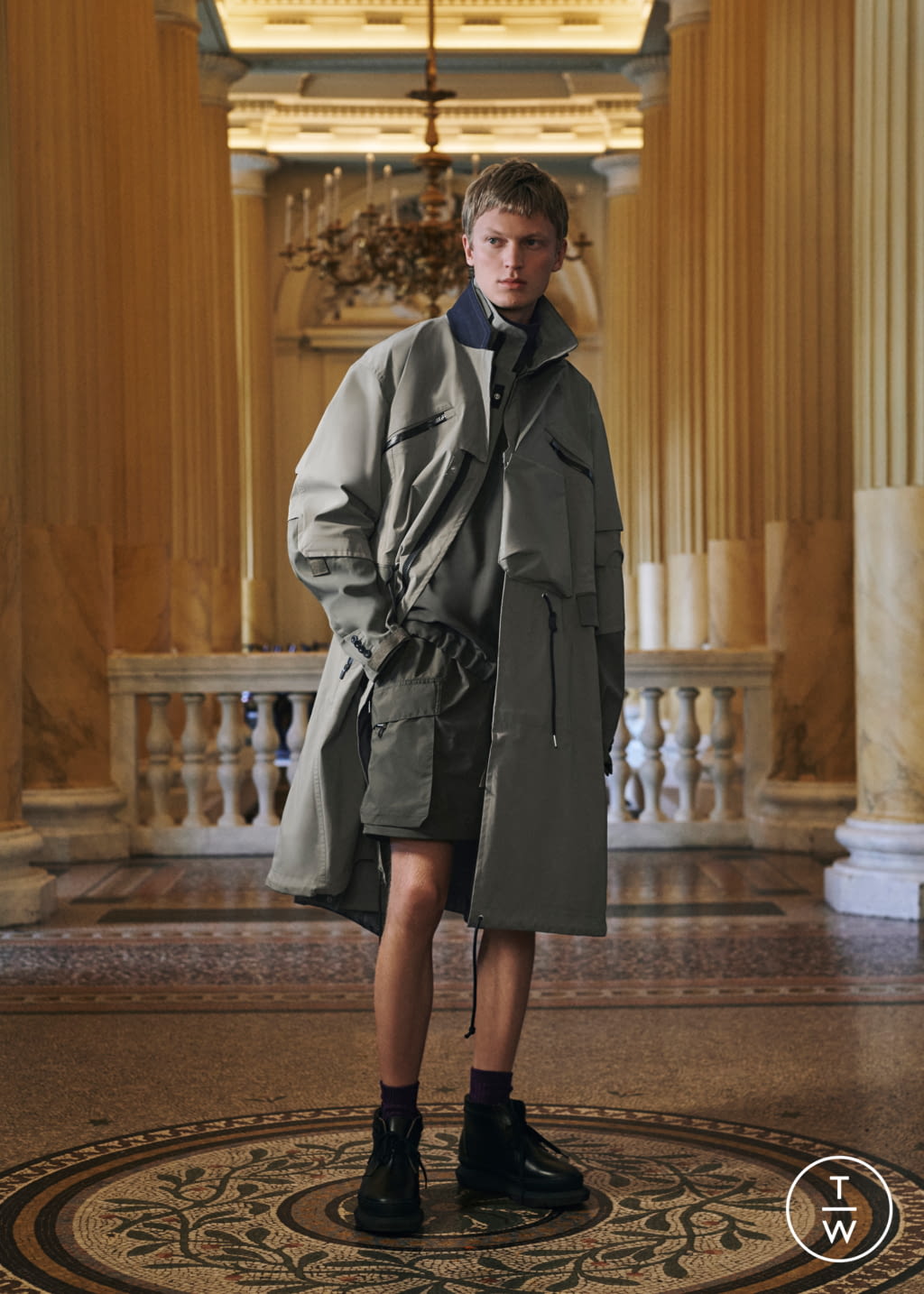 Fashion Week Paris Spring/Summer 2022 look 2 from the Sacai collection menswear
