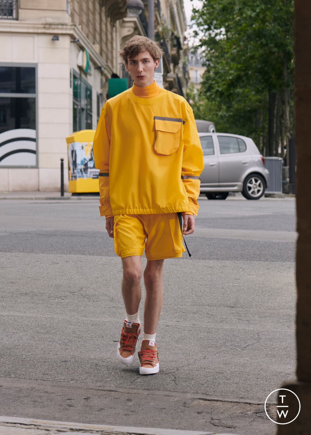 Fashion Week Paris Spring/Summer 2022 look 28 from the Sacai collection menswear