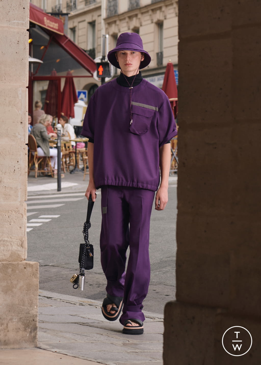 Fashion Week Paris Spring/Summer 2022 look 8 from the Sacai collection 男装