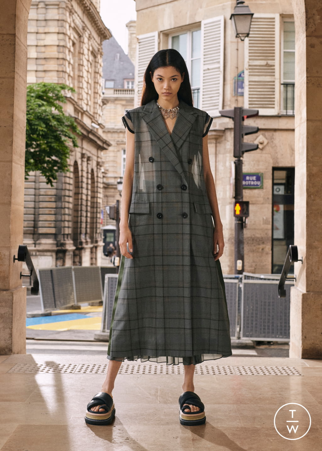 Fashion Week Paris Resort 2022 look 19 from the Sacai collection 女装