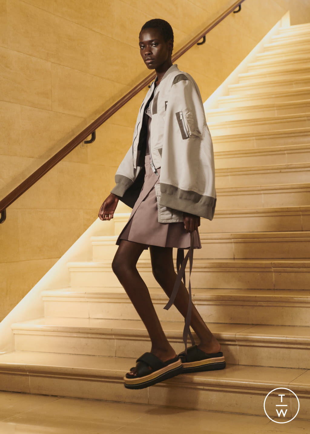 Fashion Week Paris Resort 2022 look 20 from the Sacai collection womenswear