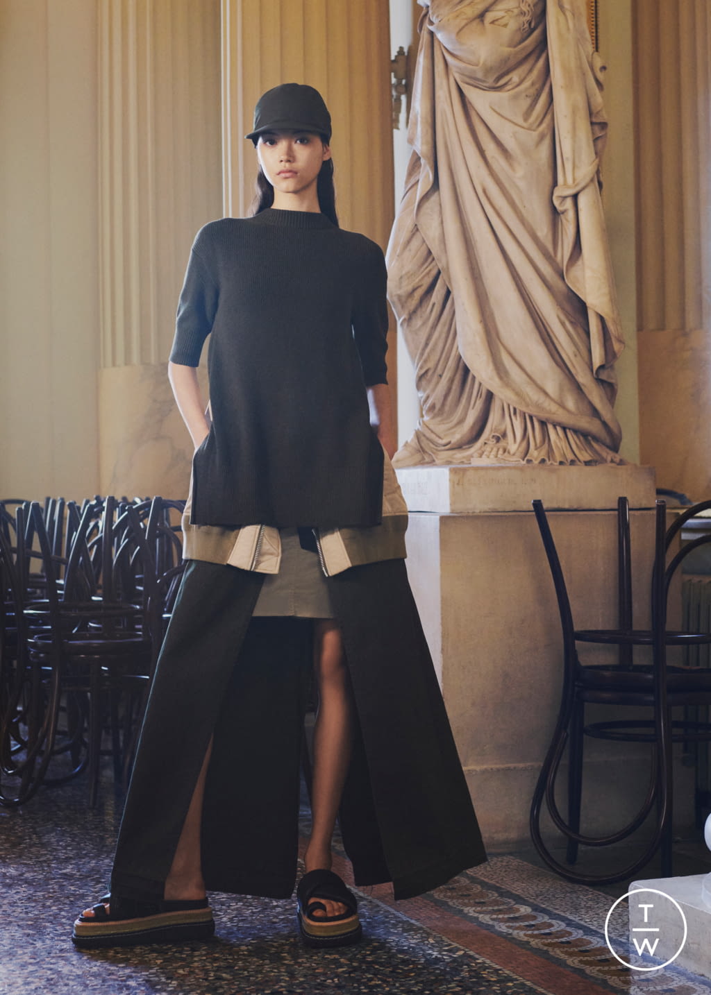 Fashion Week Paris Resort 2022 look 22 de la collection Sacai womenswear