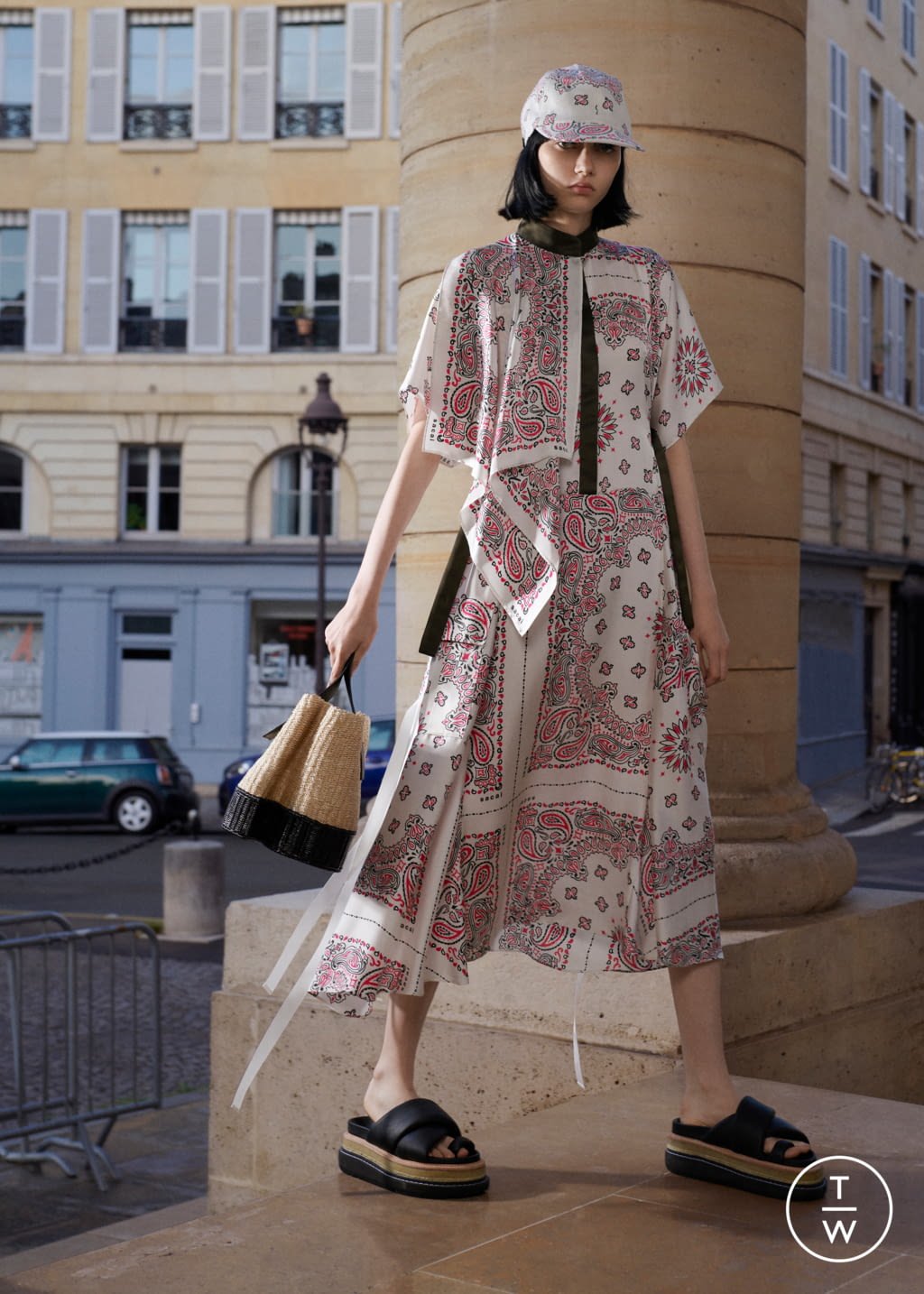 Fashion Week Paris Resort 2022 look 26 from the Sacai collection 女装
