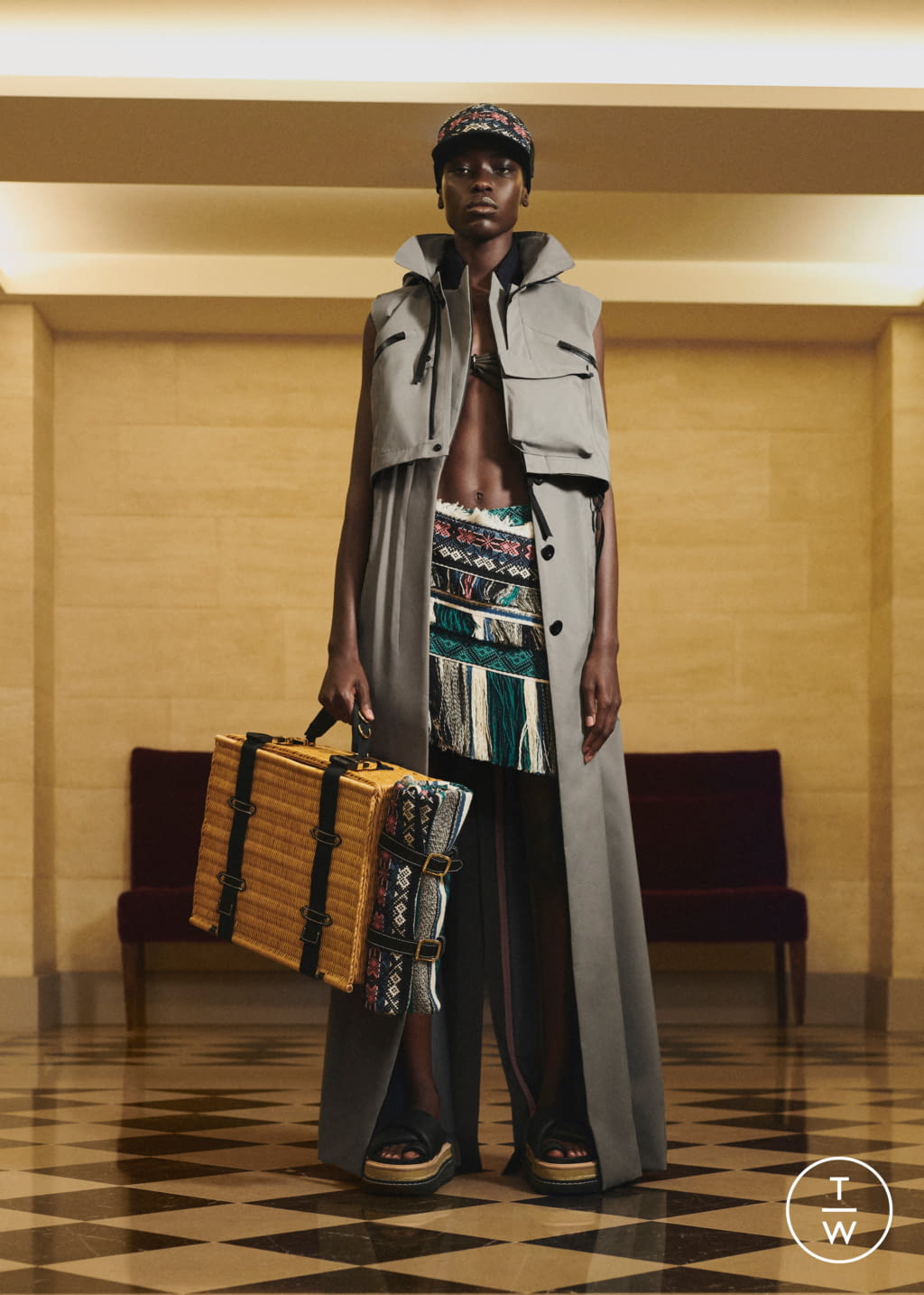 Fashion Week Paris Resort 2022 look 3 from the Sacai collection 女装