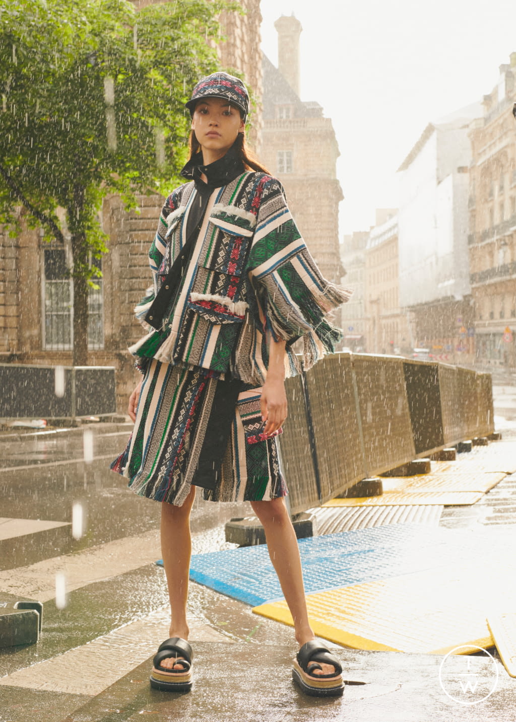 Fashion Week Paris Resort 2022 look 4 from the Sacai collection womenswear