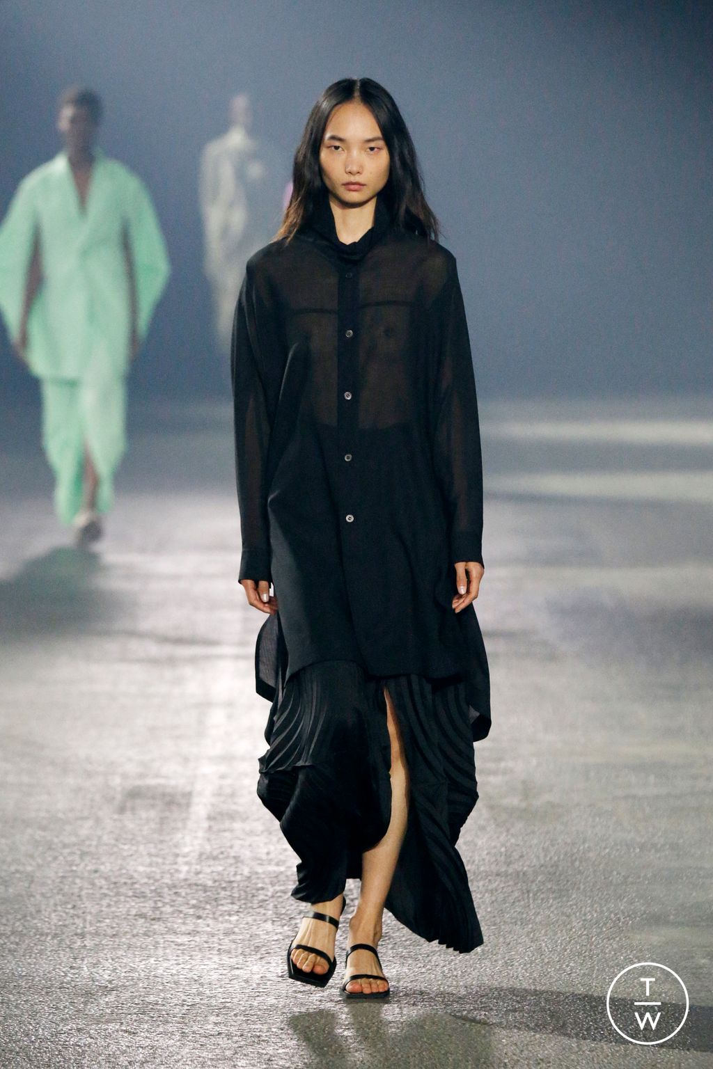 Fashion Week Paris Spring/Summer 2023 look 23 from the Issey Miyake collection 女装