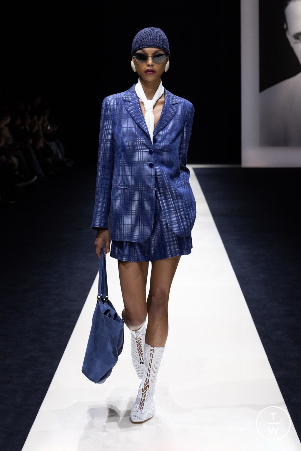 Fashion Week Milan Spring/Summer 2025 look 23 from the Emporio Armani collection womenswear