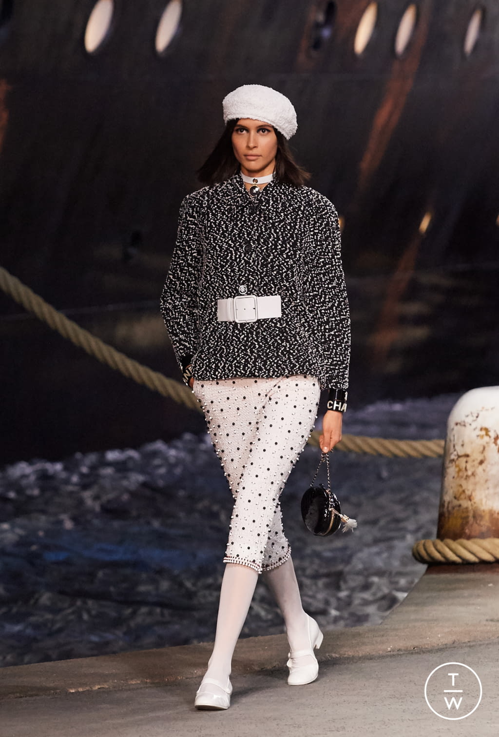 Fashion Week Paris Resort 2019 look 23 from the Chanel collection 女装