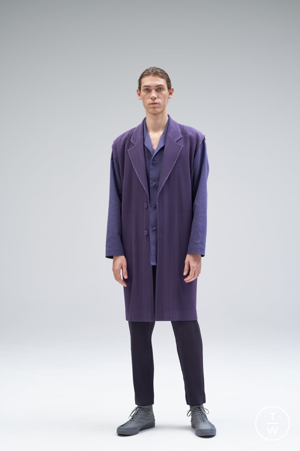 Fashion Week Paris Fall/Winter 2021 look 22 from the Homme Plissé Issey Miyake collection 男装