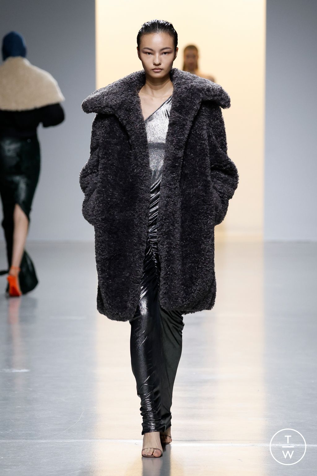 Fashion Week Paris Fall/Winter 2024 look 23 from the Atlein collection womenswear