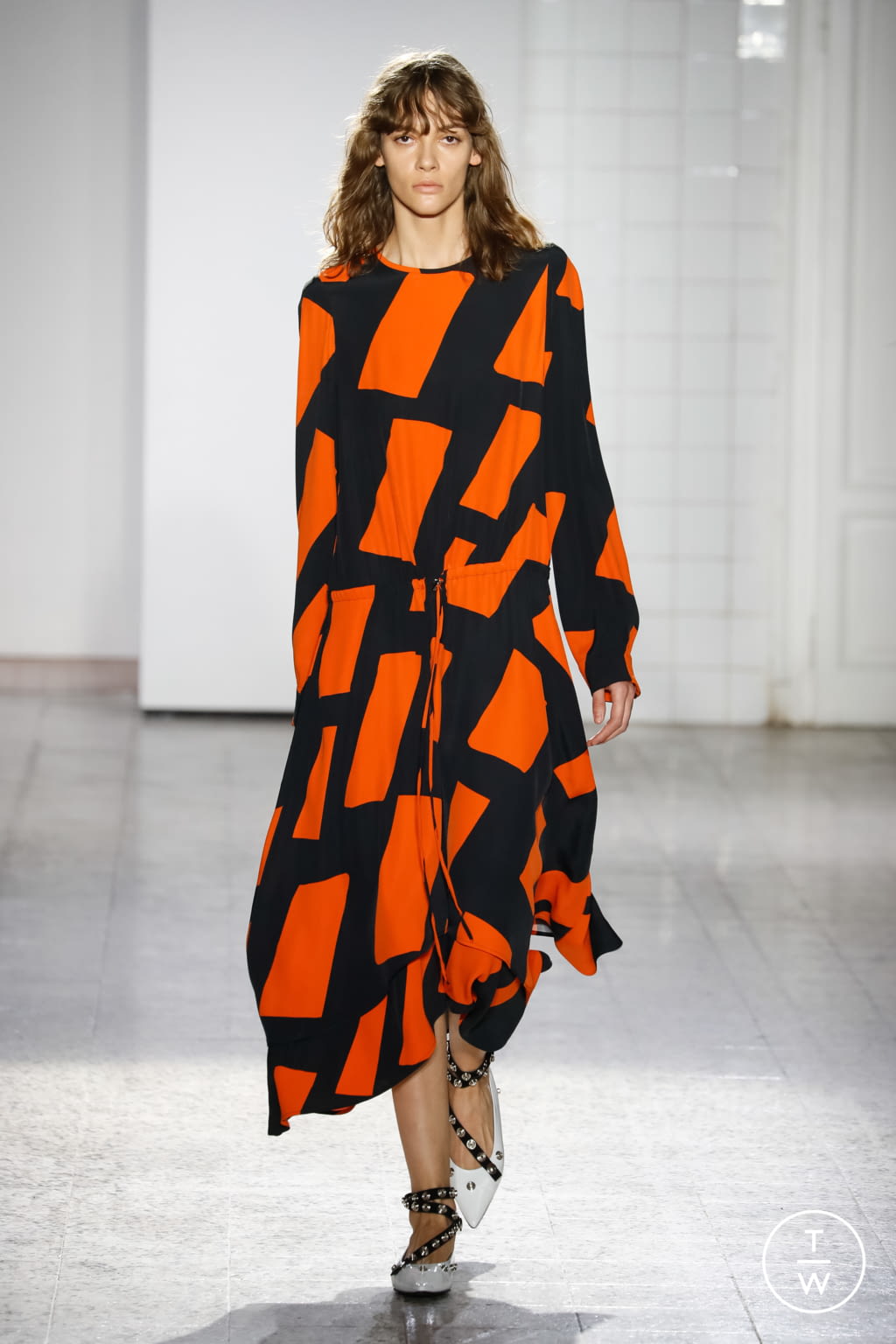 Fashion Week Milan Fall/Winter 2017 look 23 from the Cédric Charlier collection womenswear