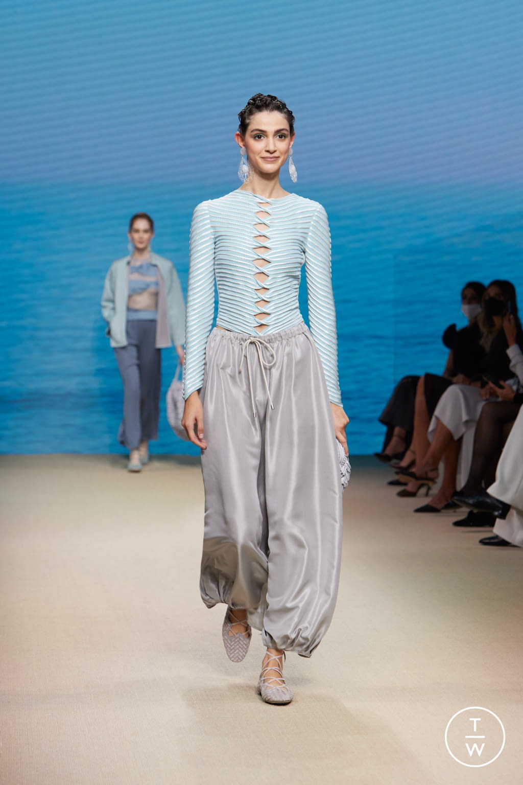 Fashion Week Milan Spring/Summer 2022 look 23 from the Giorgio Armani collection womenswear