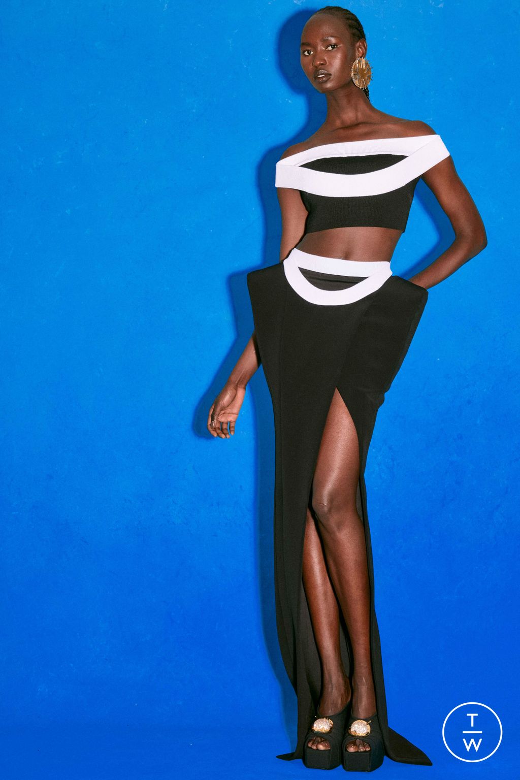 Fashion Week Paris Resort 2025 look 23 from the Balmain collection 女装